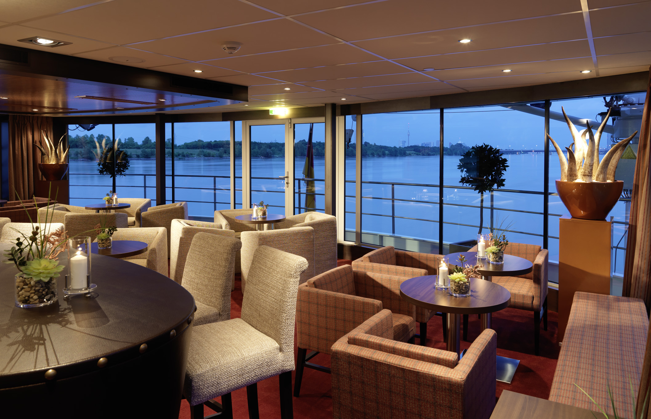 Amadeus River Cruises - MS Amadeus Diamond - Amadeus Club.jpg
